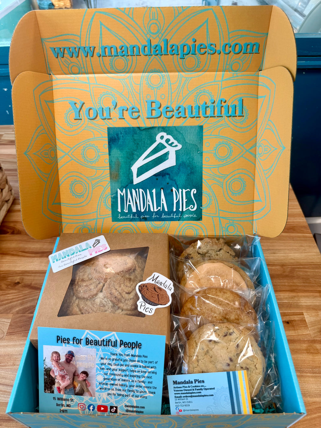 Cinnamon Roll Apple Pie & Cookies Box